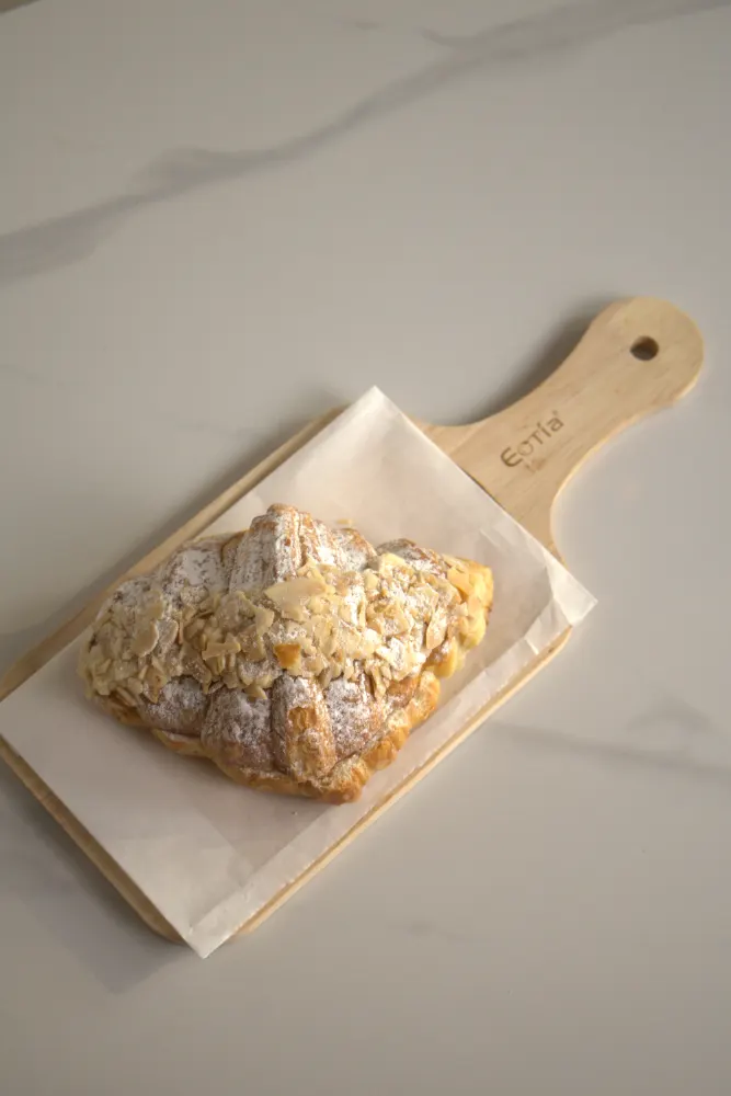 ALMOND CROISSANT